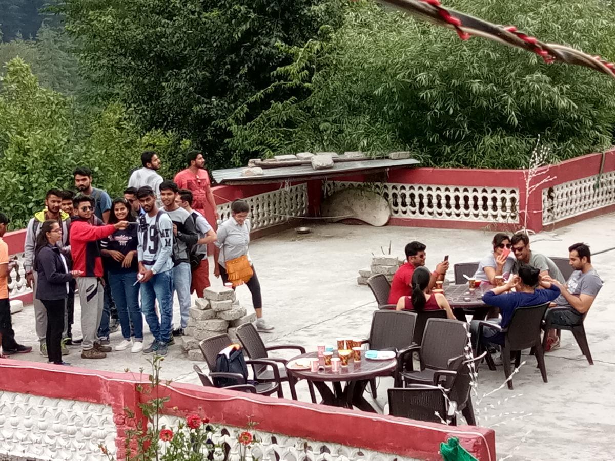 Moksha Hotel Kasol Zewnętrze zdjęcie